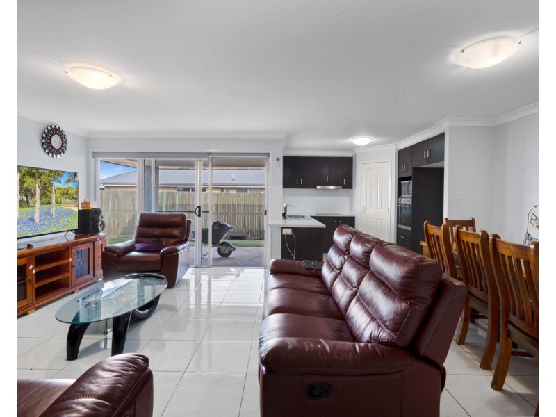 10 Radcliffe Crescent, Glenvale QLD 4350