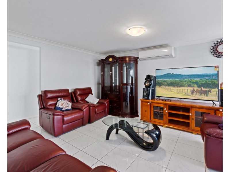 10 Radcliffe Crescent, Glenvale QLD 4350