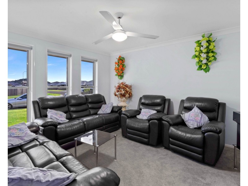 10 Radcliffe Crescent, Glenvale QLD 4350