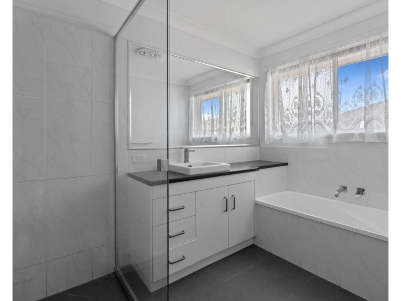 10 Radcliffe Crescent, Glenvale QLD 4350