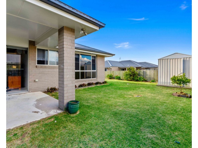 10 Radcliffe Crescent, Glenvale QLD 4350