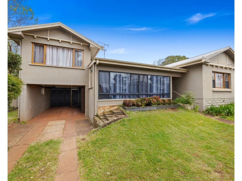 2 Macquarie Street, Centenary Heights QLD 4350