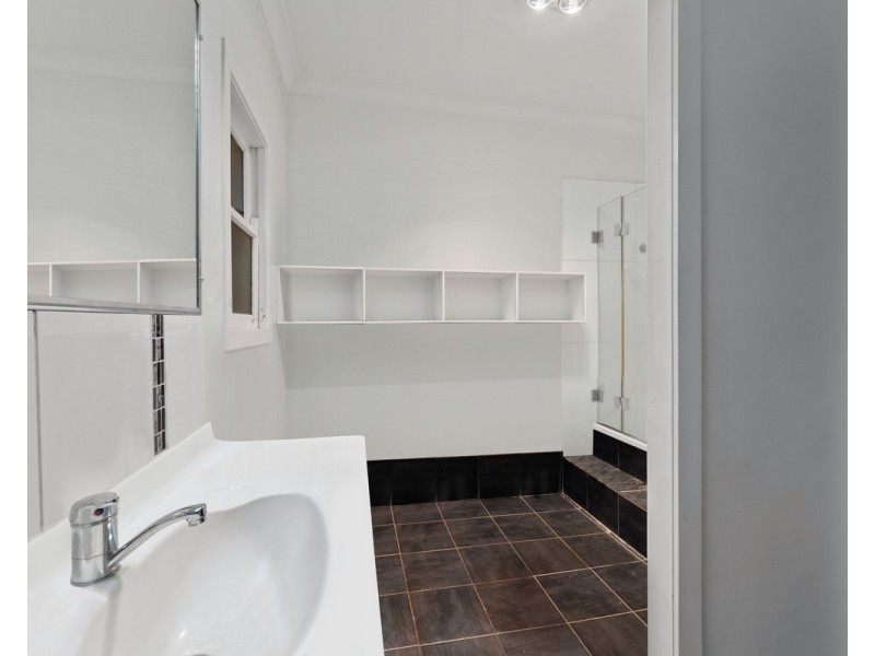 2 Macquarie Street, Centenary Heights QLD 4350