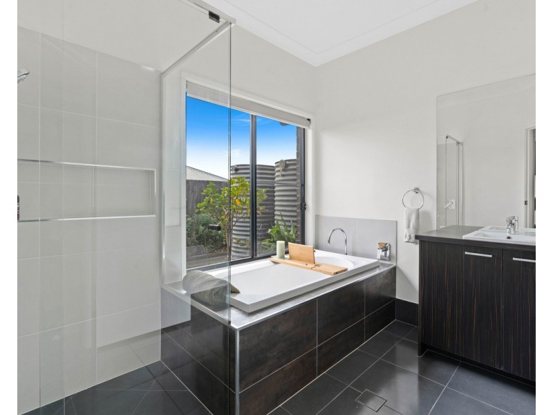 6 Sportsman Drive, Kleinton QLD 4352