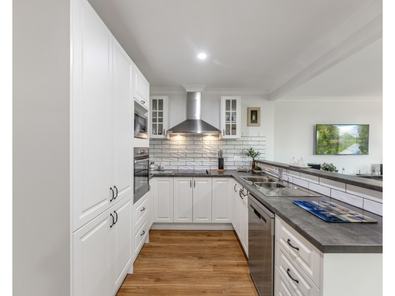 44 Rifle Range Road, Mount Lofty QLD 4350