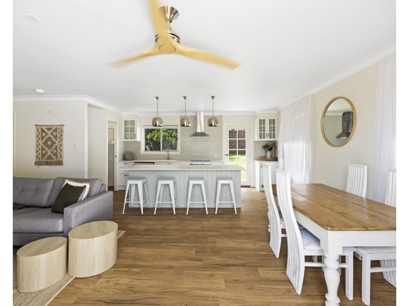 37 North Street, Mount Lofty QLD 4350