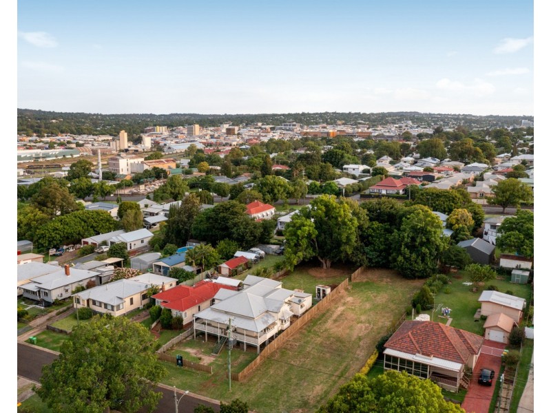 20 Cumming Street, North Toowoomba QLD 4350