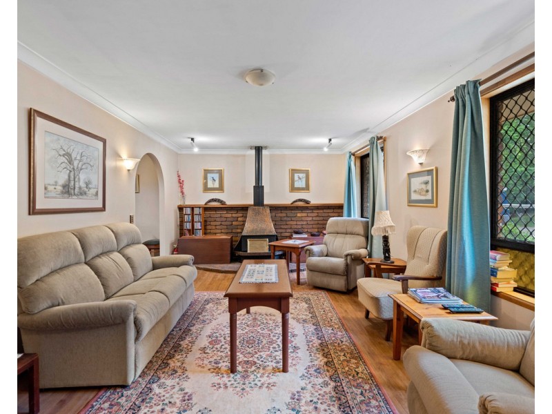 1 Murphy Road, Ravensbourne QLD 4352