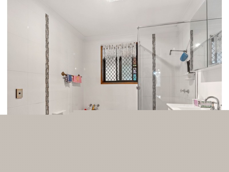 1 Murphy Road, Ravensbourne QLD 4352