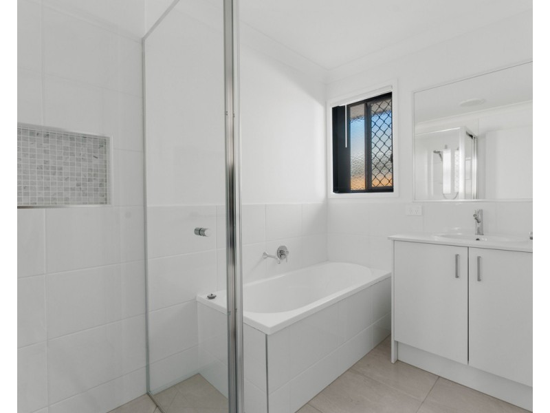 19 Whitewood Way, Cotswold Hills QLD 4350