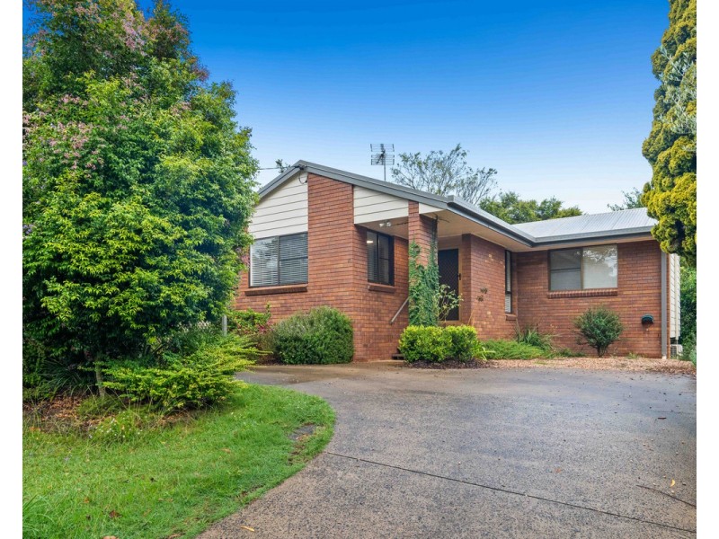 44 Rifle Range Road, Mount Lofty QLD 4350