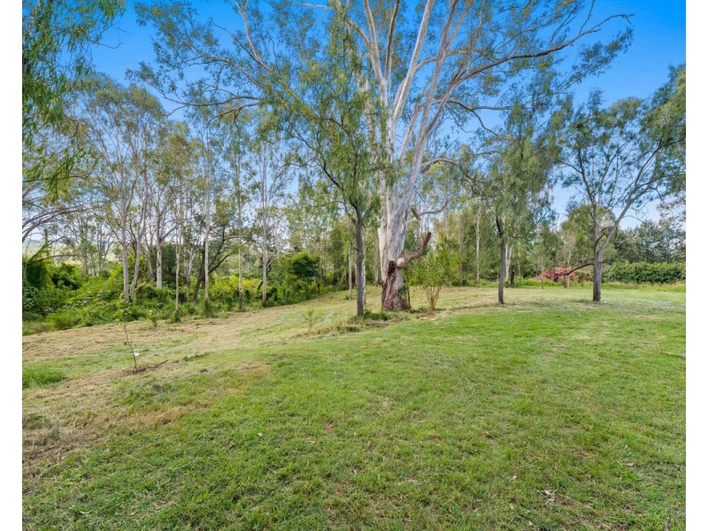 43 Cemetery Road, Murphys Creek QLD 4352