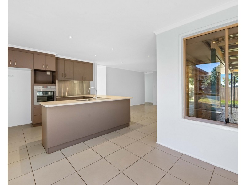 32 Seppelt Street, Wilsonton Heights QLD 4350