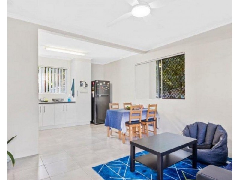 1/277a James Street, Newtown QLD 4350