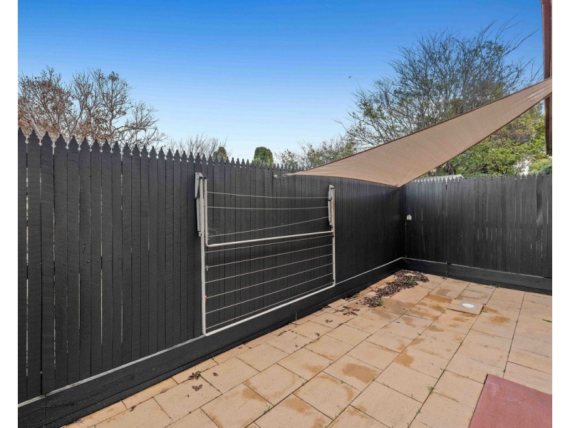 2/33 Helen Street, Newtown QLD 4350