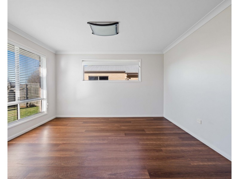 8 Lanagan Court, Middle Ridge QLD 4350