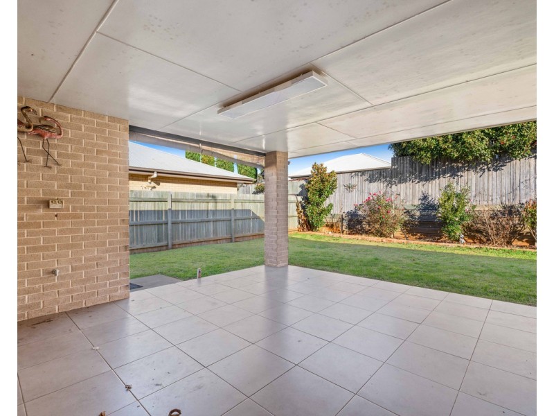 8 Lanagan Court, Middle Ridge QLD 4350