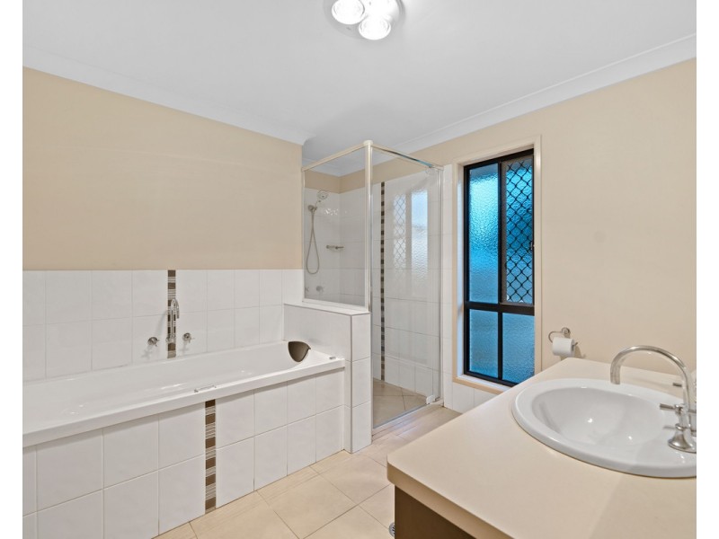 12 Mountview Court, Highfields QLD 4352