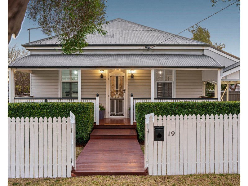19 Edward Street, East Toowoomba QLD 4350
