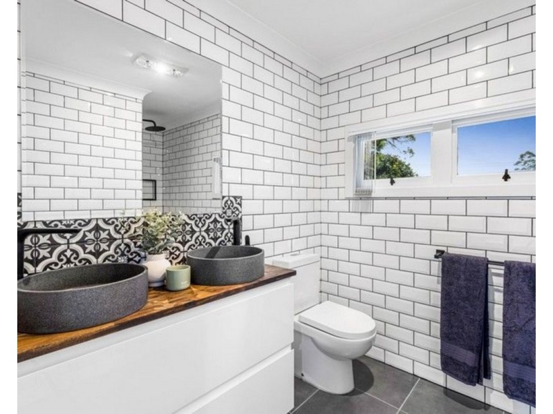1 Alfred Street, Mount Lofty QLD 4350