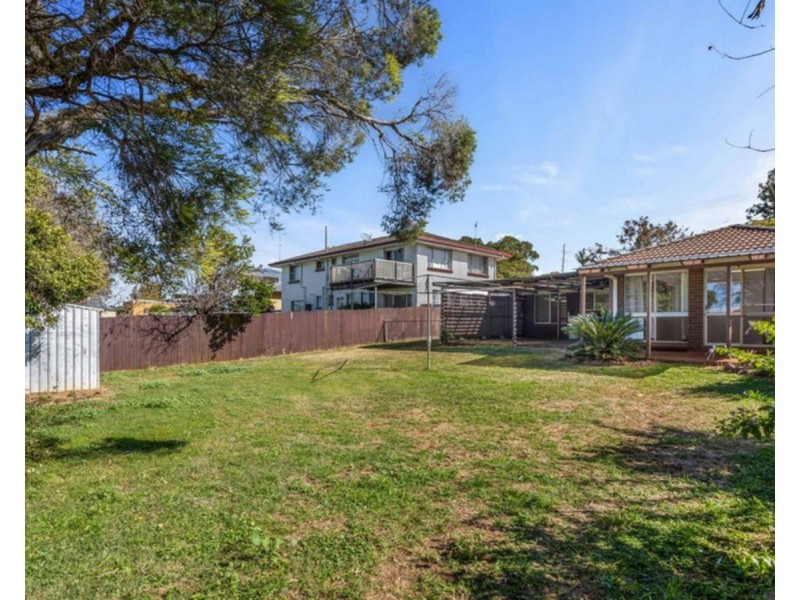 24 Noll Street, Kearneys Spring QLD 4350