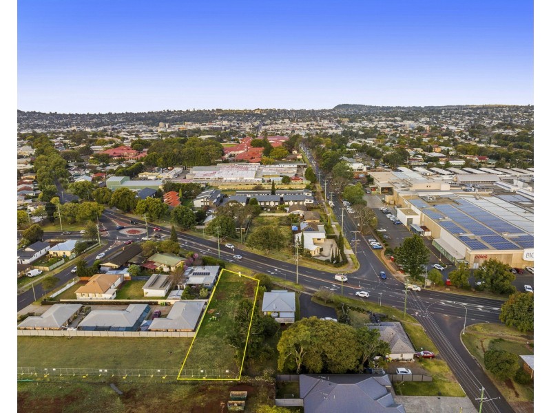 109 Anzac Avenue, Newtown QLD 4350