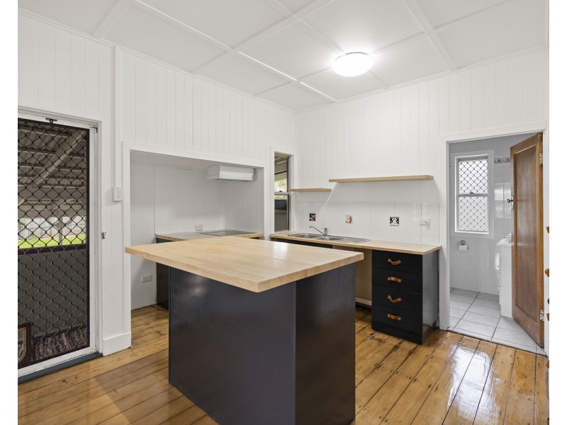 6 West Street, North Toowoomba QLD 4350