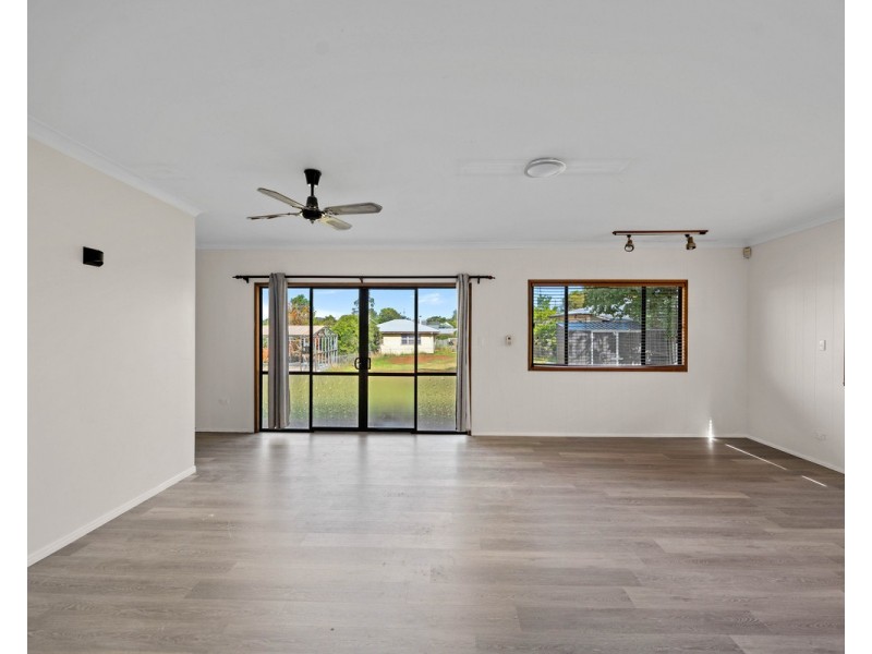 8 McGregor Street, Wilsonton QLD 4350