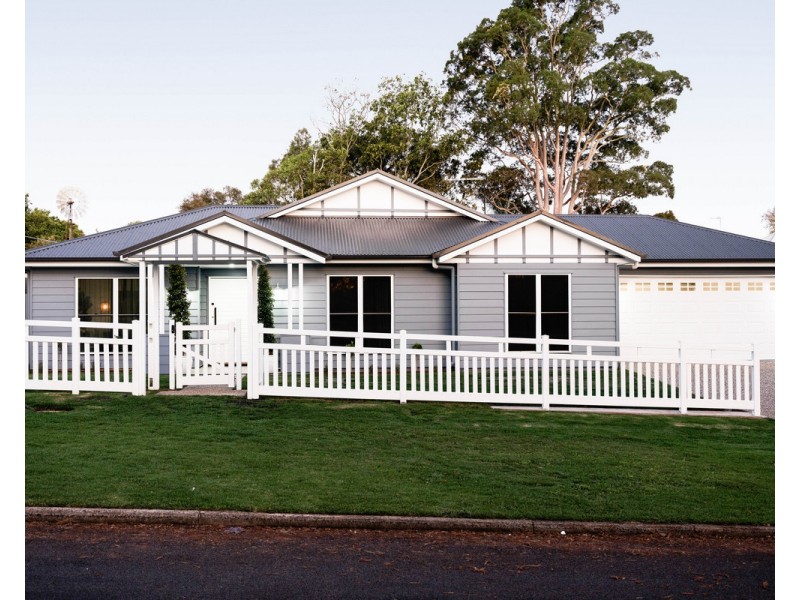 14 Trevethan Street, Mount Lofty QLD 4350