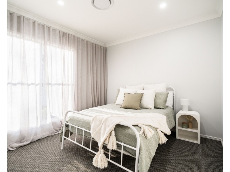 14 Trevethan Street, Mount Lofty QLD 4350