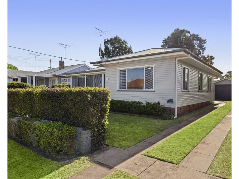 11 Rosina Street, Newtown QLD 4350