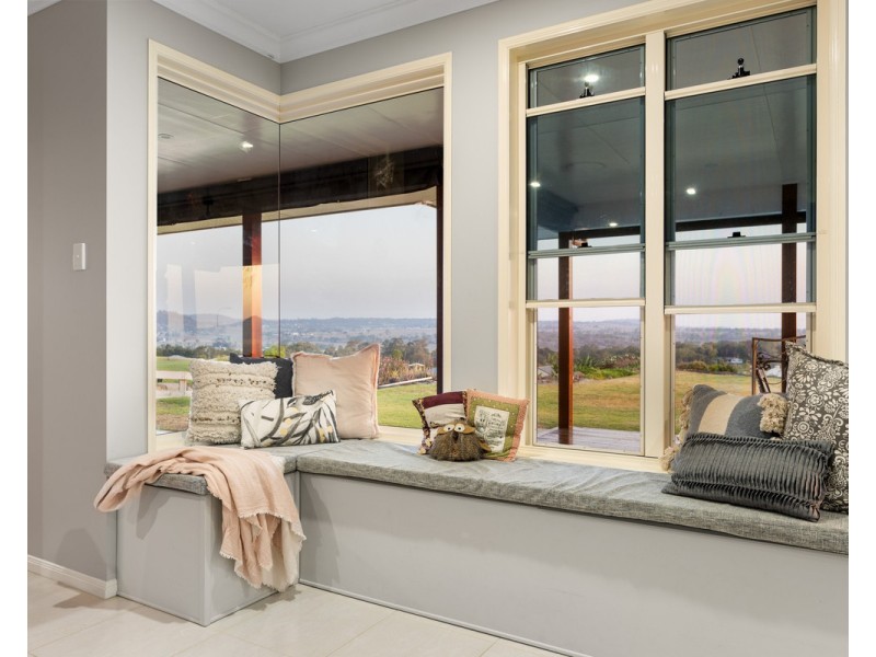 9 Panorama Crescent, Gowrie Junction QLD 4352