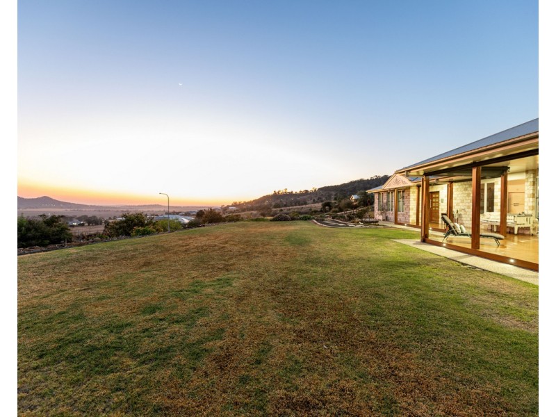 9 Panorama Crescent, Gowrie Junction QLD 4352