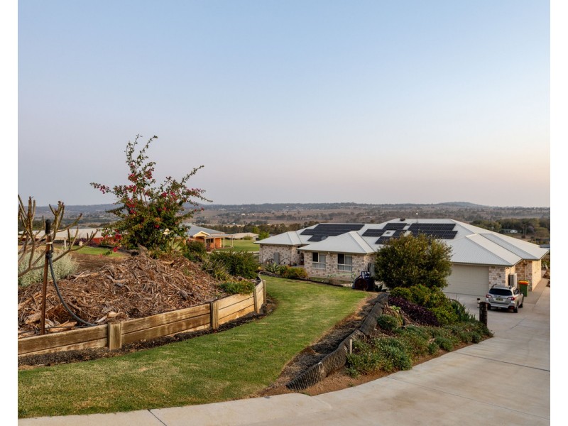 9 Panorama Crescent, Gowrie Junction QLD 4352