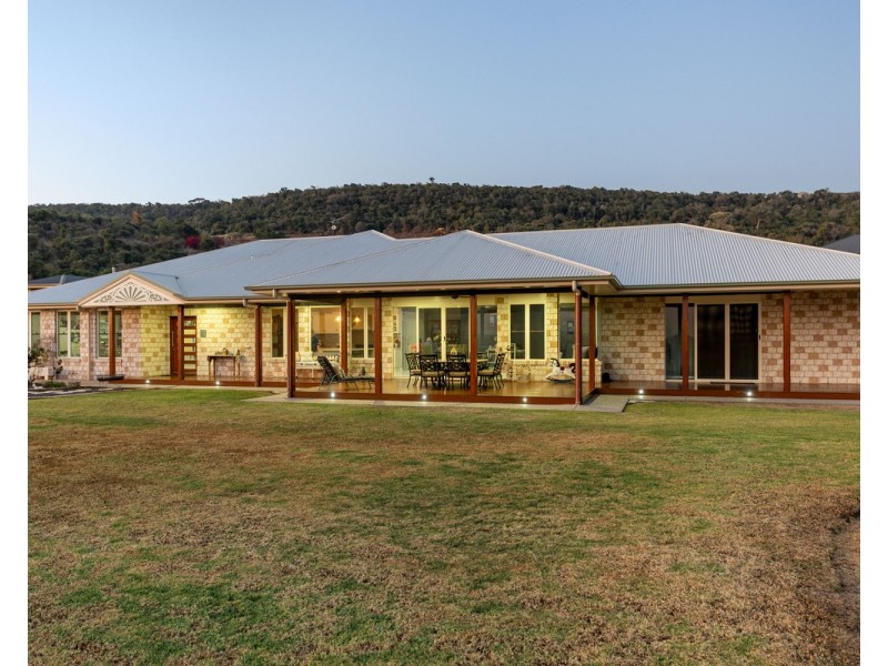 9 Panorama Crescent, Gowrie Junction QLD 4352