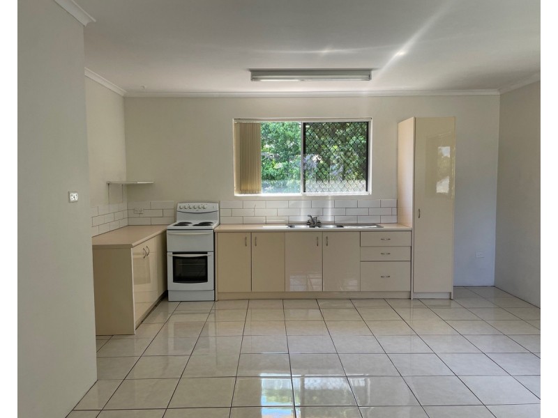 2/277A James Street, Newtown QLD 4350