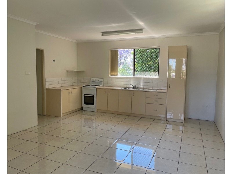 2/277A James Street, Newtown QLD 4350