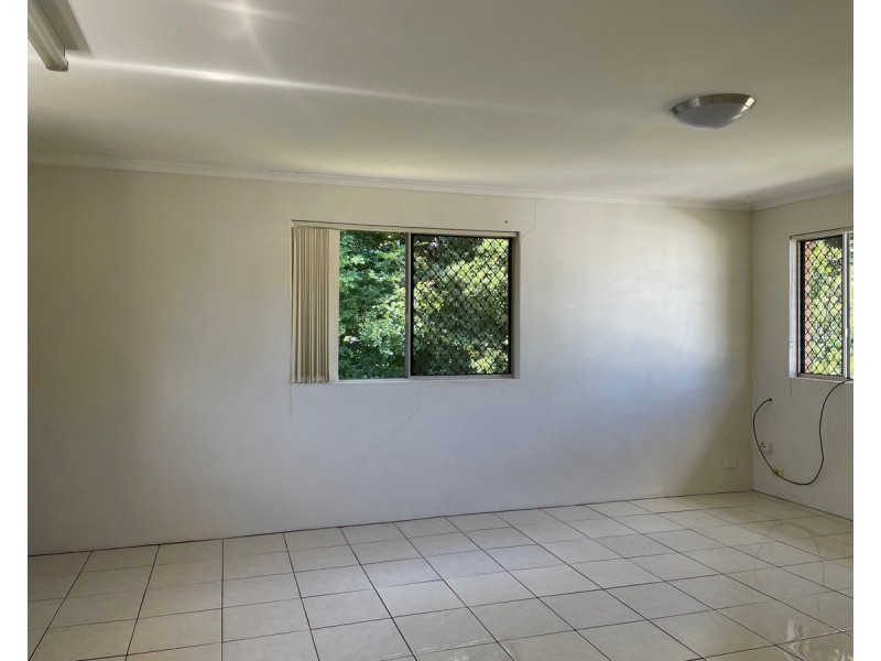 2/277A James Street, Newtown QLD 4350