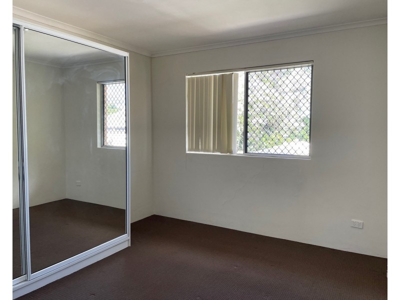 2/277A James Street, Newtown QLD 4350