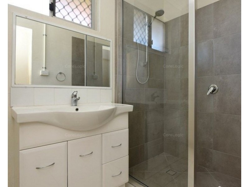 2/277A James Street, Newtown QLD 4350