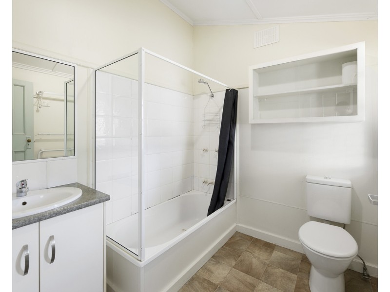 1B Gladstone Street, Newtown QLD 4350