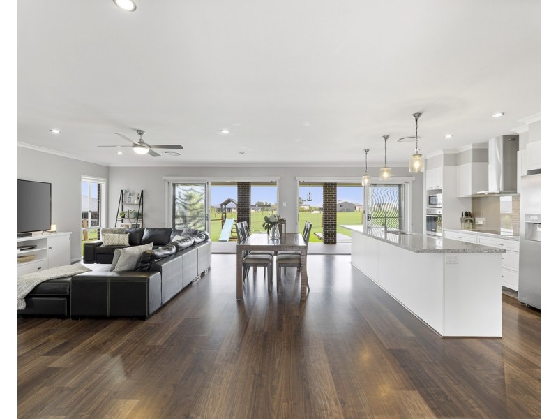 36 Hilltop Drive, Gowrie Junction QLD 4352