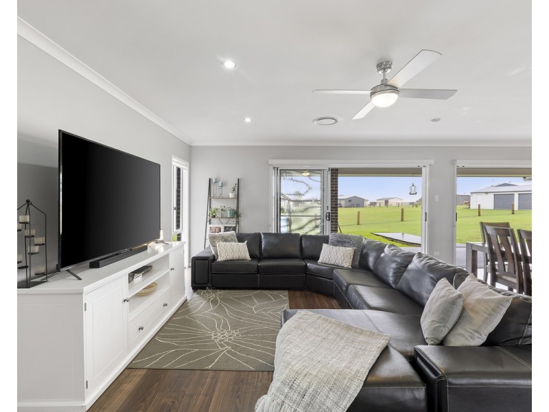 36 Hilltop Drive, Gowrie Junction QLD 4352