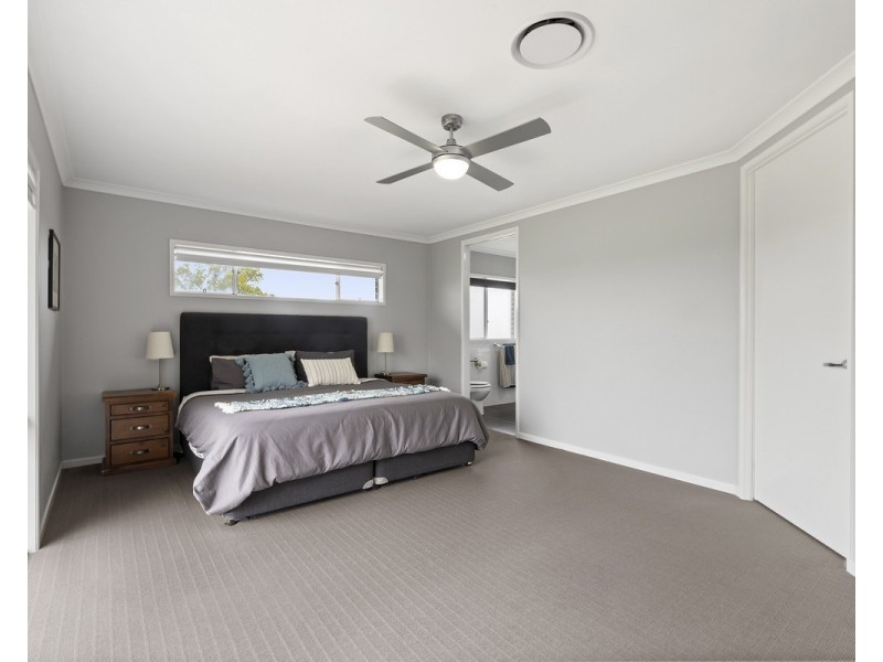 36 Hilltop Drive, Gowrie Junction QLD 4352
