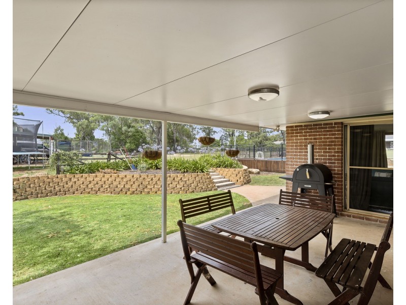 1 Phalaris Court, Meringandan West QLD 4352