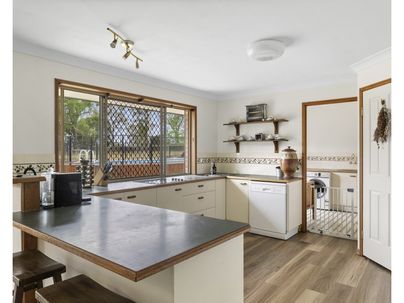 1 Phalaris Court, Meringandan West QLD 4352