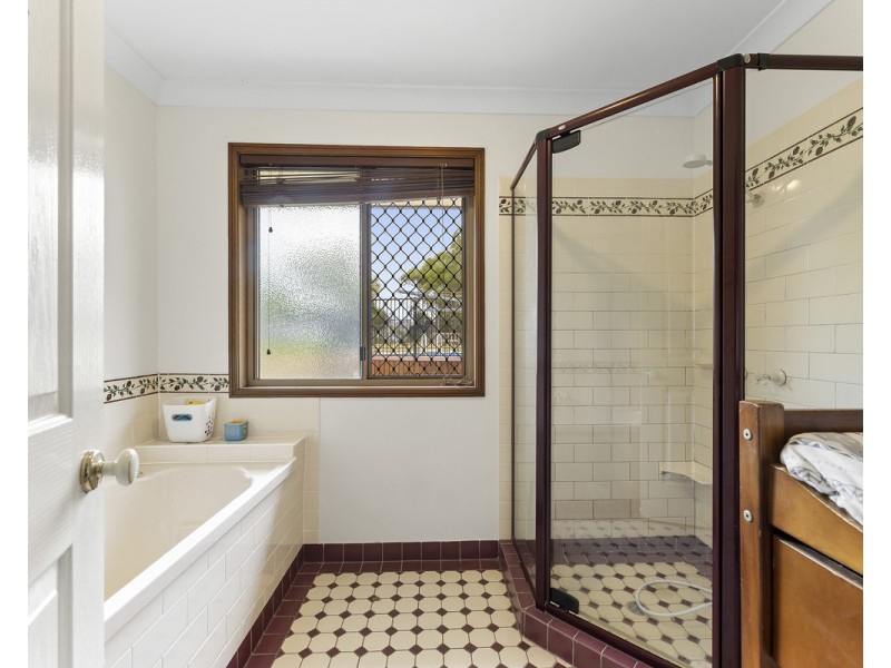 1 Phalaris Court, Meringandan West QLD 4352