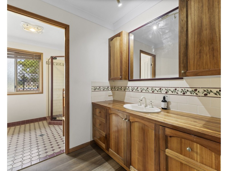 1 Phalaris Court, Meringandan West QLD 4352