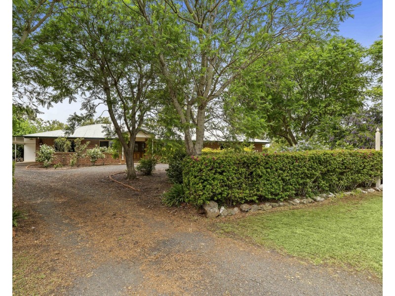 1 Phalaris Court, Meringandan West QLD 4352