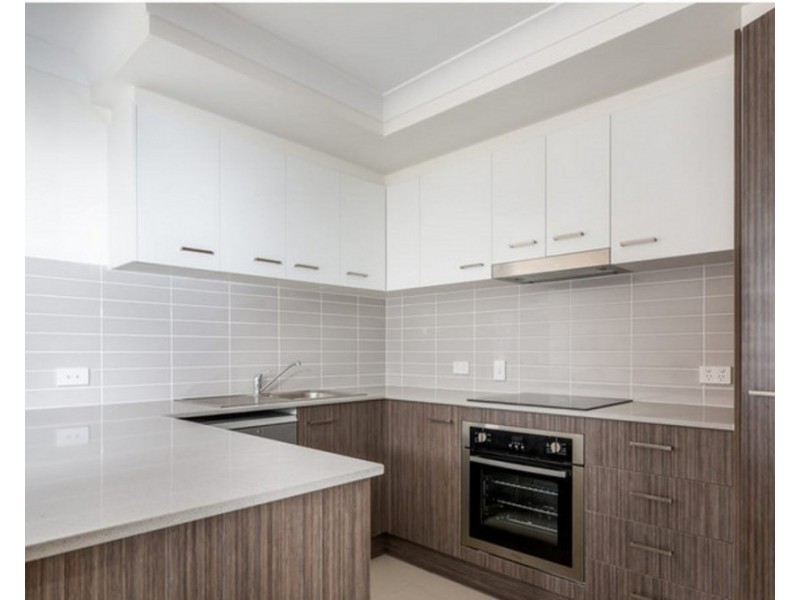2/11 McInnes Crescent, Glenvale QLD 4350